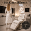 Luxuriöses Behandlungszimmer mit weißem Zahnarztstuhl und Frau